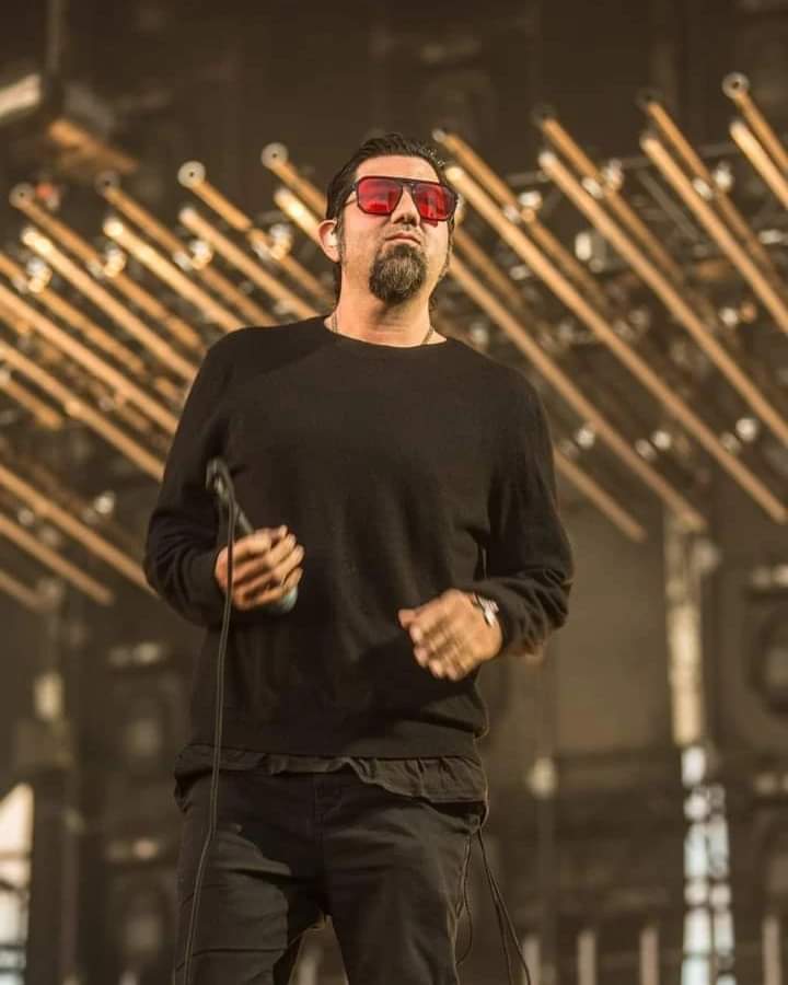 INTERNACIONAL: CHINO MORENO Y SU PROYECTO PARALELO CROSSES ESTRENAN NUEVA MÚSICA.