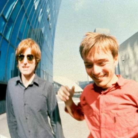 INTERNACIONAL: AIR DE GIRA CELEBRANDO 25 AÑOS DE MOON SAFARI.