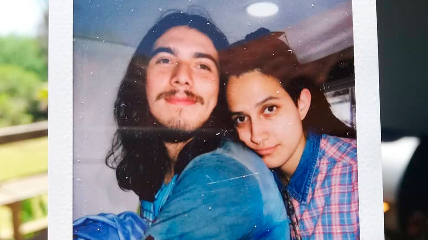 NACIONAL// El dúo Crisantemo reaparece con el emotivo sencillo “A lo Mejor”.