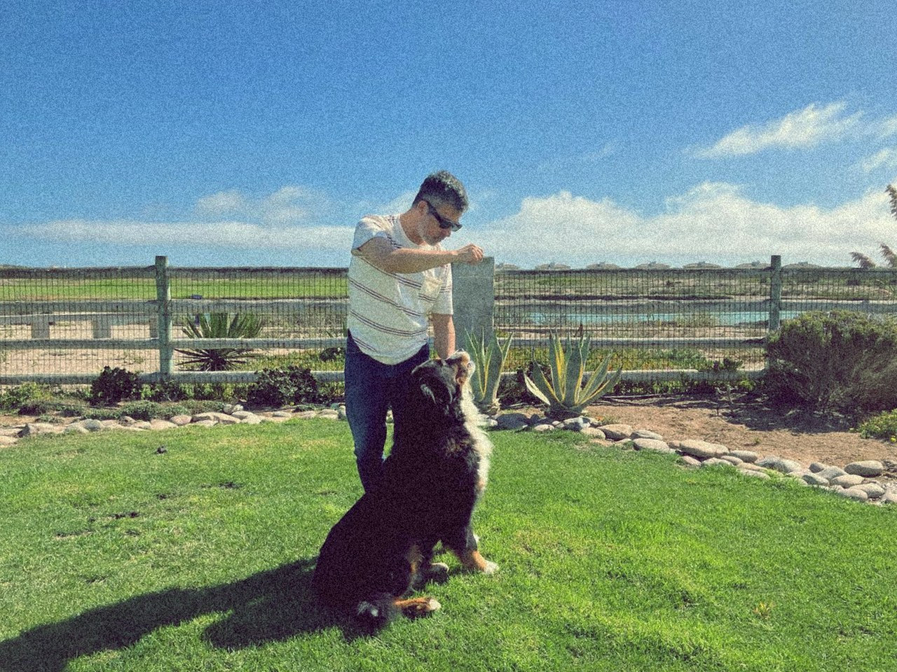 // Experimentación, Folk Electrónico y Pop: La Playa Radicaliza Su Sonido En Su Tercer Álbum «La Playa» //
