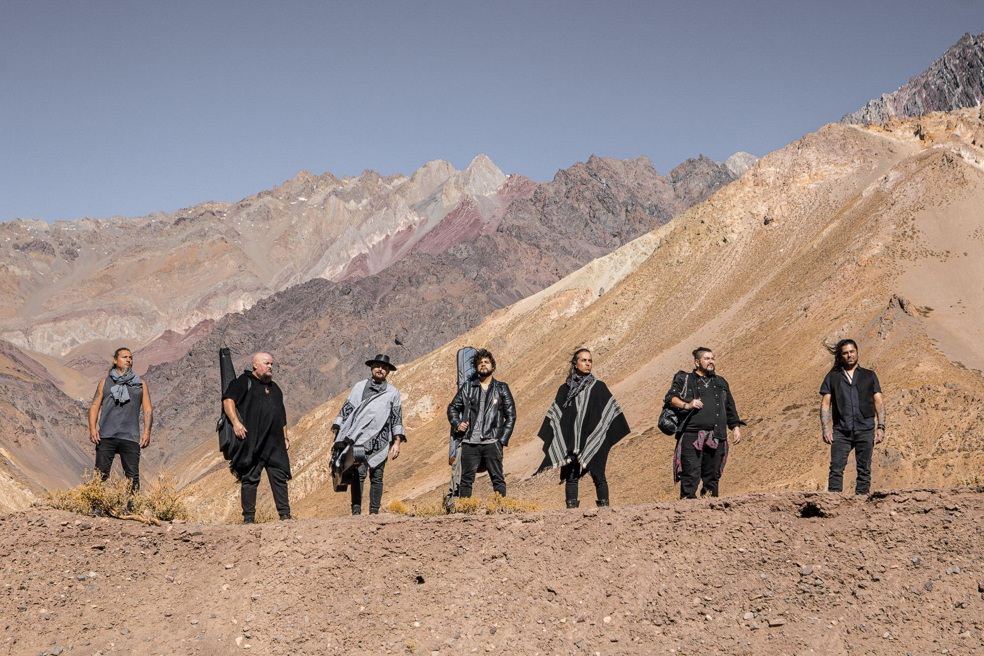 //Kuervos del Sur y Alain Johannes estrenan poderosa nueva versión de “Vendaval” con imponente videoclip//