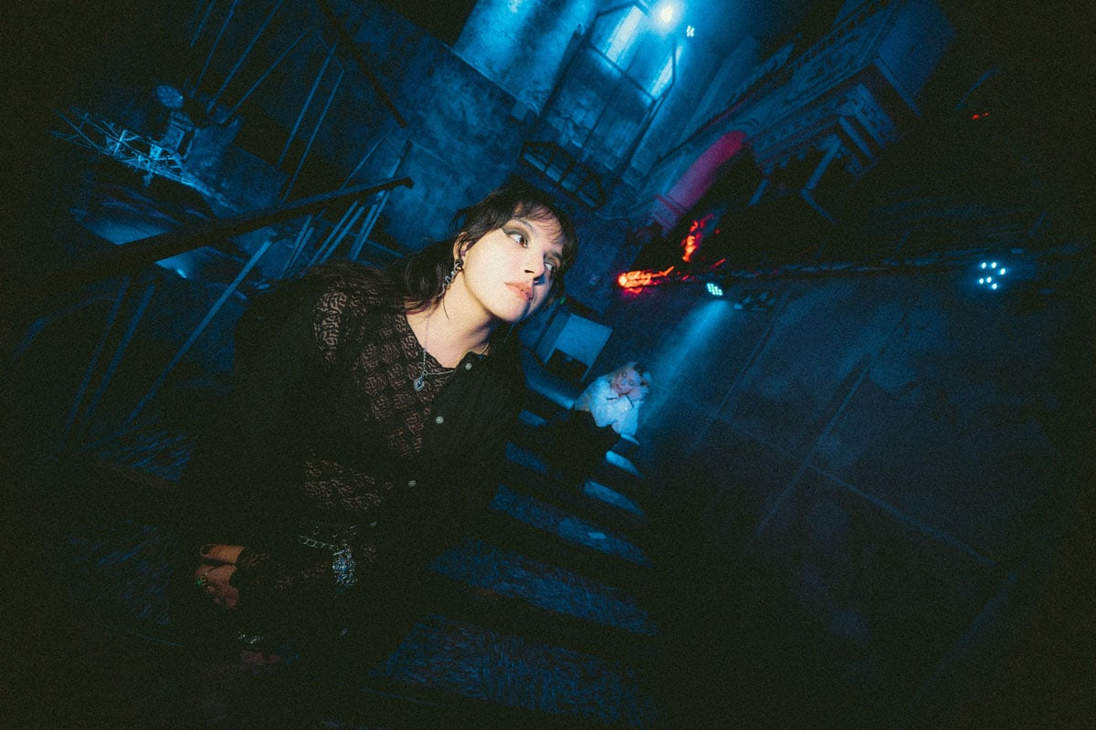 Safo estrena su esperado álbum debut “Cada Vez Que Estás Acá” y anuncia gira nacional