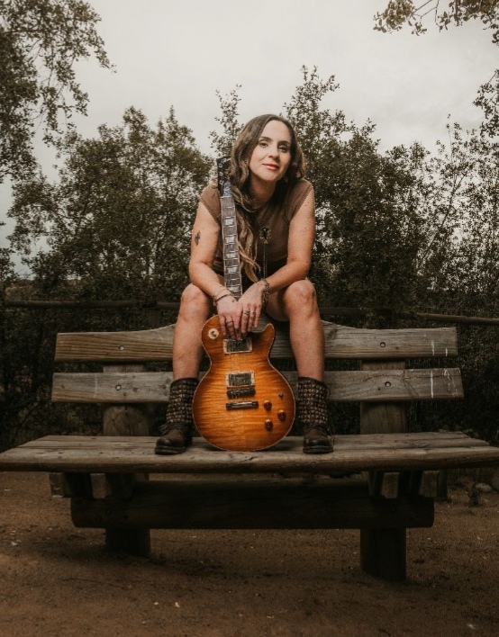 Cler Canifru comparte video para «Fantasma»de su álbum «Santa Clarita