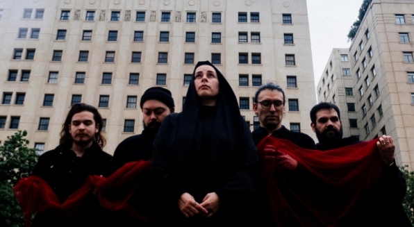 Entre la introspección y la rabia:Josefina Espejo & Lxs Mirrors estrenansu nuevo disco «Madre Negra