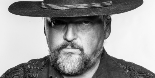 Alain Johannes reprograma su show en Valparaíso debido a problemas de salud