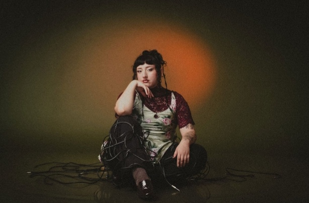 Ceci debuta con el álbum Tropiezos y Certezas: un viaje íntimo entre la ansiedad y el aprendizaje