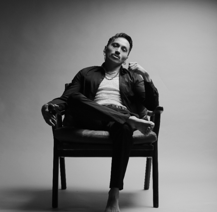 De la catarsis a la experimentación: Riki Manchado publica ‘Sentido’