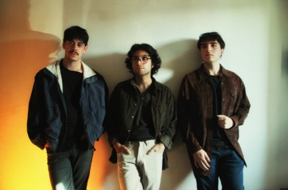 La nostalgia de lo que ya no volverá:Rokefort estrena su primer single»Lo Que Dejamos»