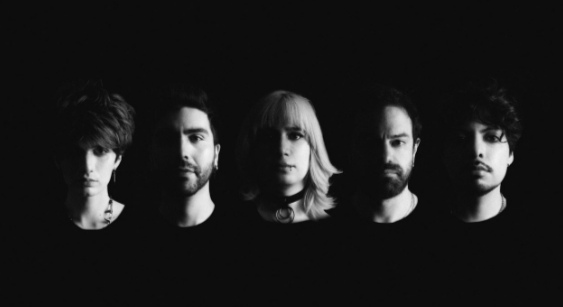 Hvnvbi presenta «Carcajes», un disco recopilatorio que reúne tres años de historia y anticipa el futuro de la banda